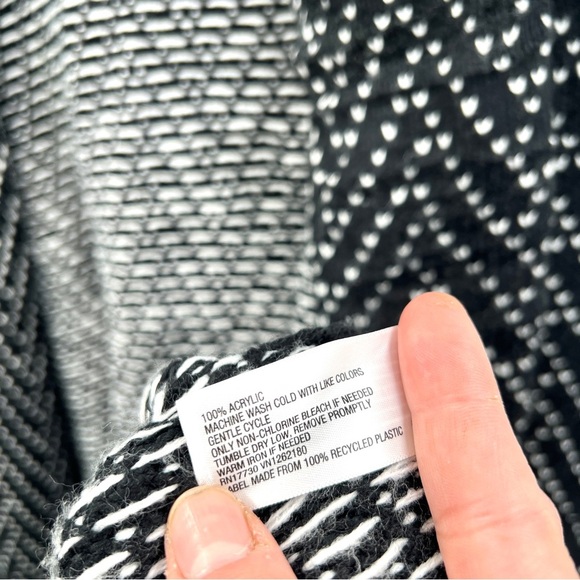A NEW DAY Woman's Black & White Heart Knit Casual Long Line Cardigan Size L - Picture 7 of 15